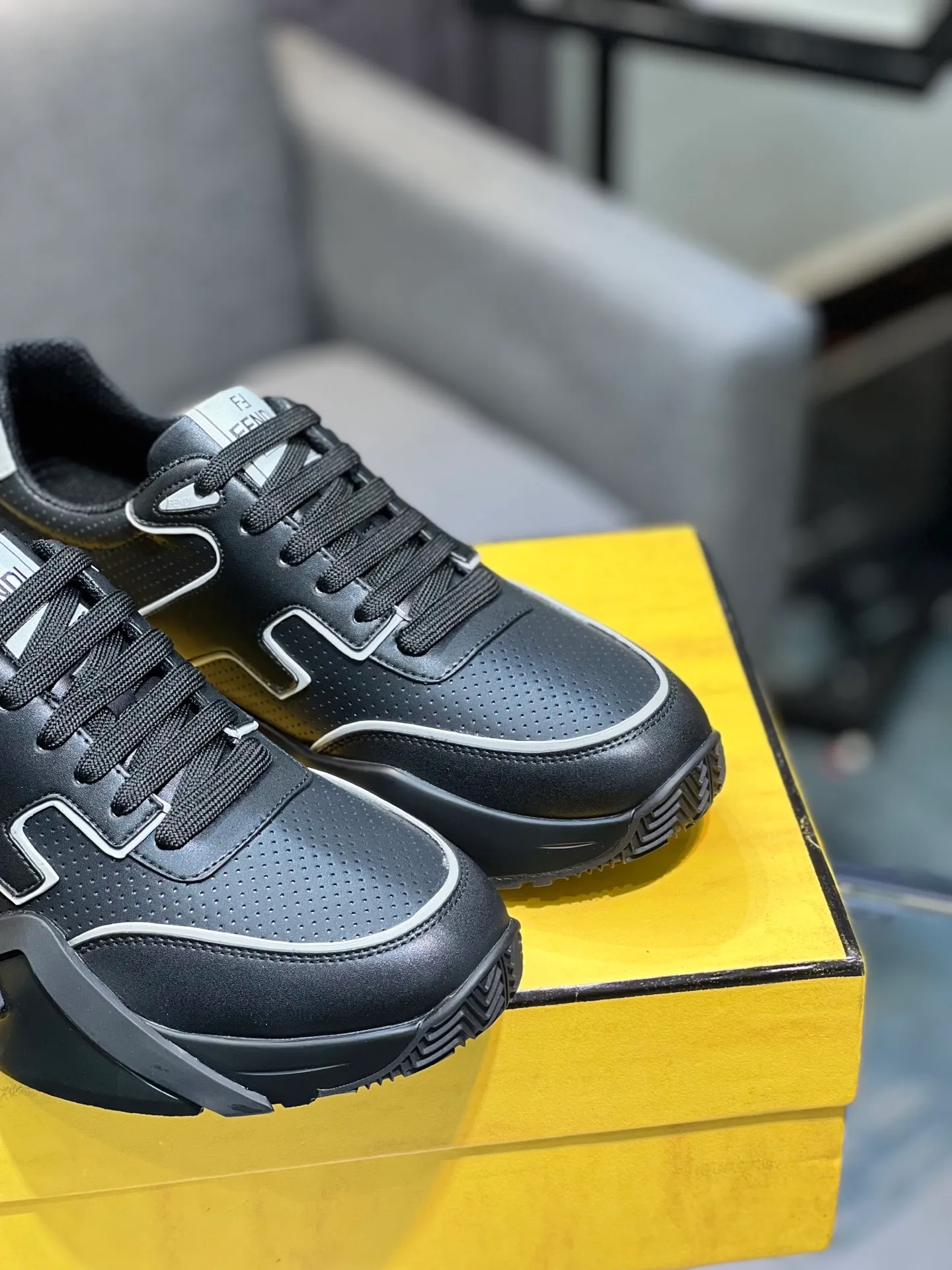 Men's shoes 💰580 FENDI men's fashion casual shoes 👟Hot sale🔥Official website 1:1 replica ⬆️Original quality - Original leather - Original breathable mesh lining Original outsole 1:1 replica, code number 38-44 (45-46 customized)